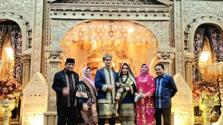 Resepsi Pernikahan anak Ibu Dra. Arniza Maswita, M.Si Pengawas Satuan Pendidikan SMAN 1 Payakumbuh