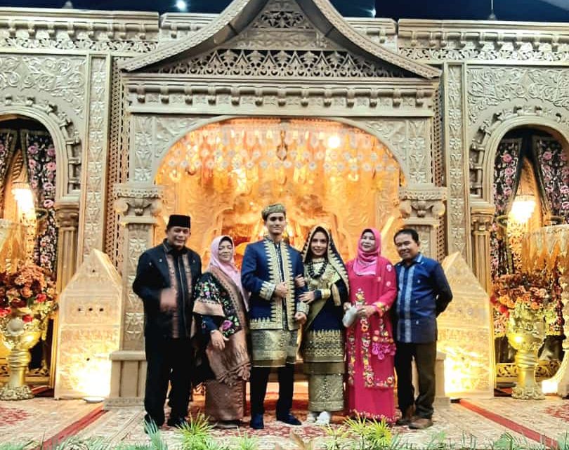 Resepsi Pernikahan anak Ibu Dra. Arniza Maswita, M.Si Pengawas Satuan Pendidikan SMAN 1 Payakumbuh