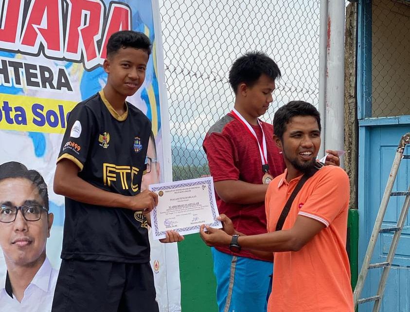 RAFI JUARA 2 DAN 3 PADA KEJUARAAN NASIONAL TENIS YUNIOR DIKEJURNAS SOLOK