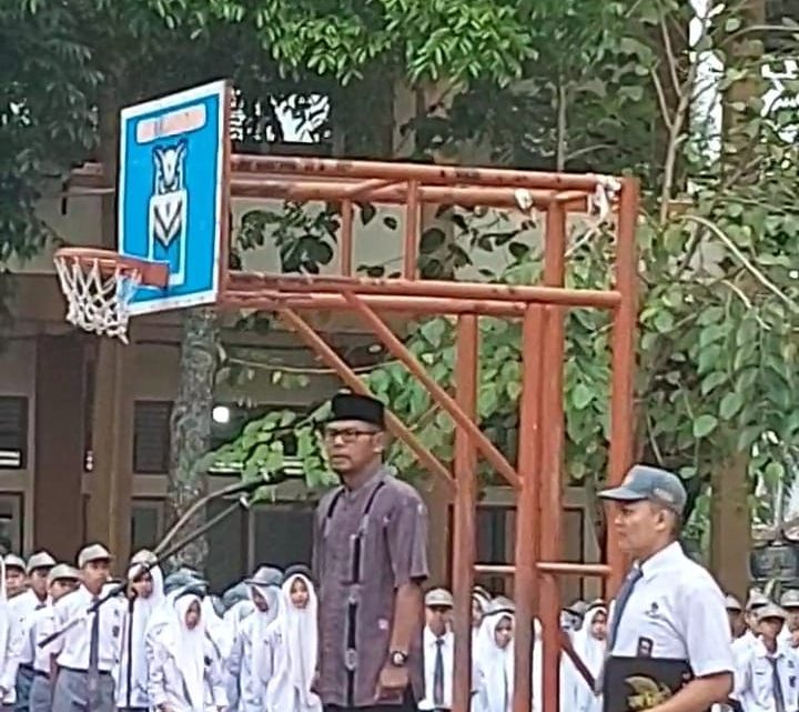 Bapak Armi Khalis Pembina Upacara Bendera di SMAN 1 Payakumbuh: Menyalakan Semangat Juang Siswa