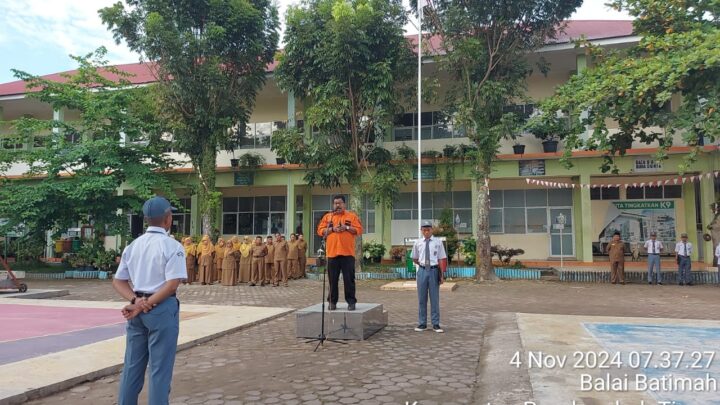 Amanat Upacara Bendera oleh Bapak Safrizal, SS.T pada Senin, 4 November 2024: Membangun Kesadaran Bencana Bersama BPBD Kota Payakumbuh di SMAN 1 Payakumbuh