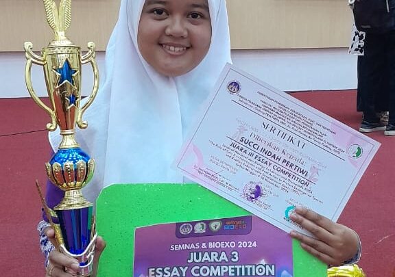 Prestasi Gemilang Siswi SMAN 1 Payakumbuh di Ajang BIOEXO UNP 2024