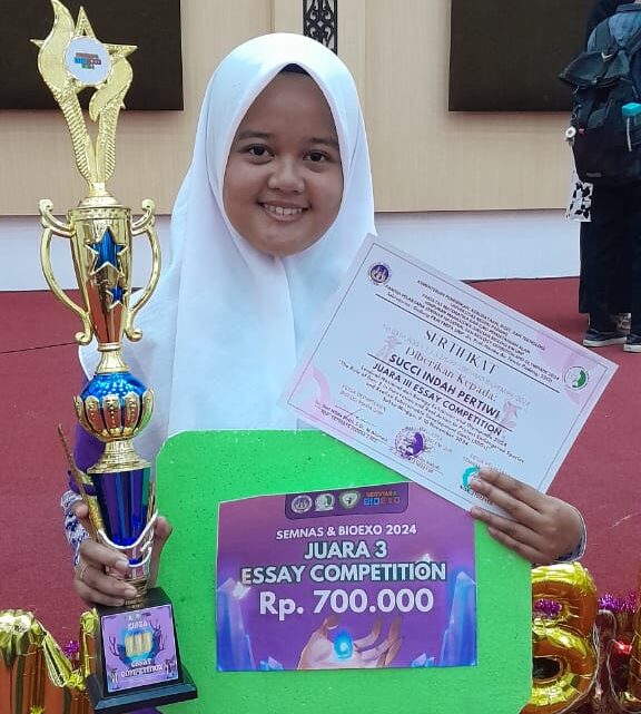 Prestasi Gemilang Siswi SMAN 1 Payakumbuh di Ajang BIOEXO UNP 2024