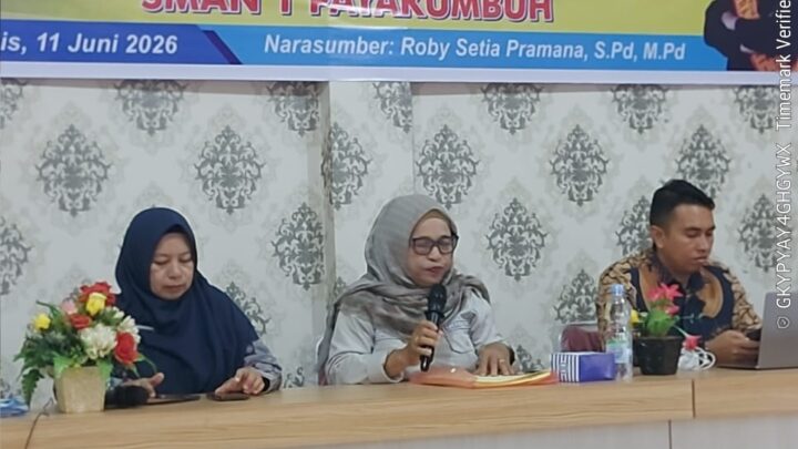 Hari Kedua IHT Pemanfaatan Papan Interaktif Digital dan Media Pembelajaran Interaktif di SMAN 1 Payakumbuh