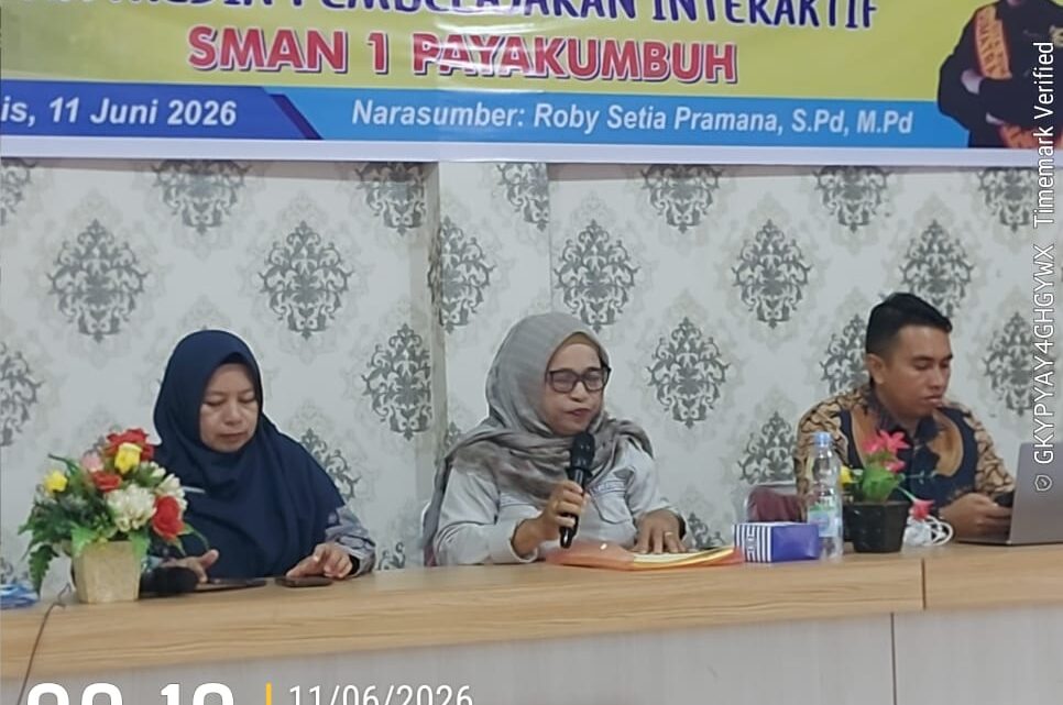 Hari Kedua IHT Pemanfaatan Papan Interaktif Digital dan Media Pembelajaran Interaktif di SMAN 1 Payakumbuh